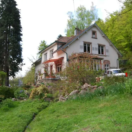 Nocleg ze śniadaniem Saint Ludel, Maison Des Animaux *